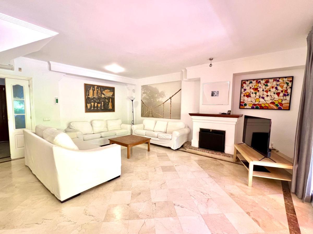 Spacious Golden Mile Townhouse Apartment Marbella